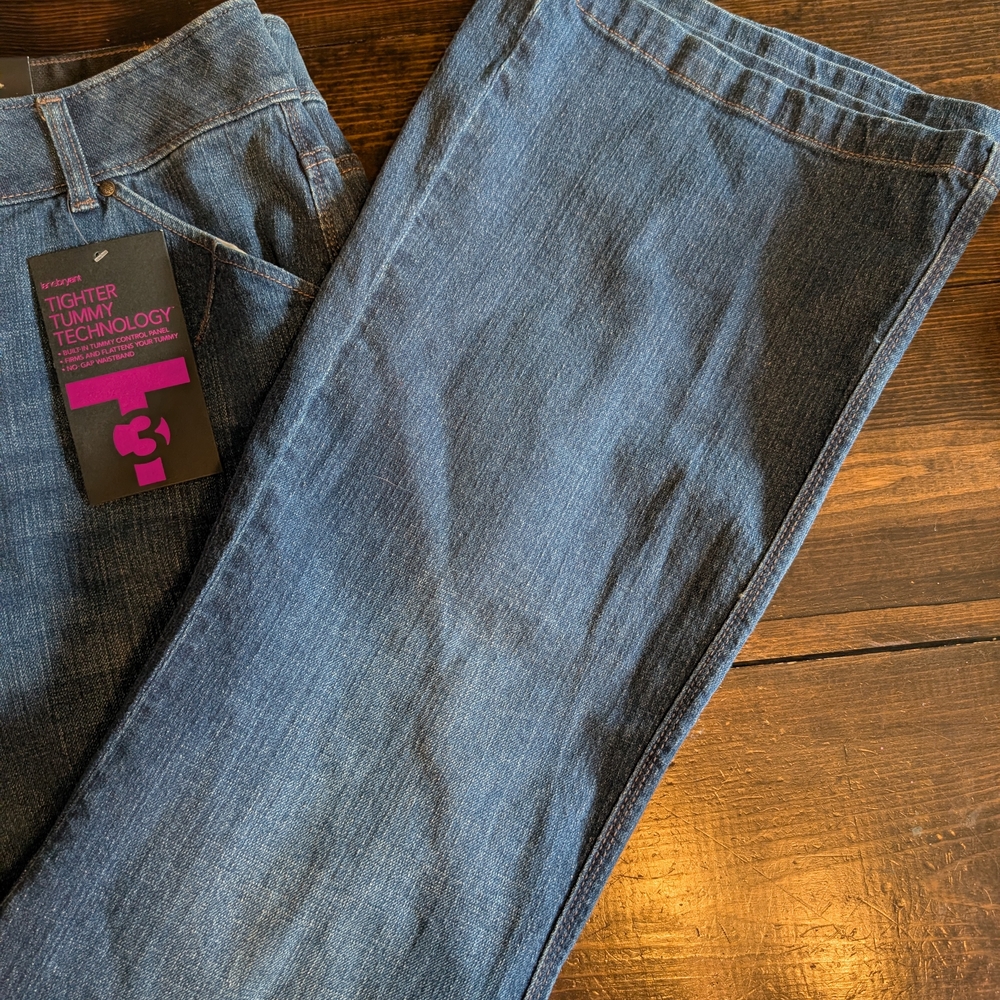 NWT Women's Size 18 Flare Leg Lane Bryant  Denim Jeans